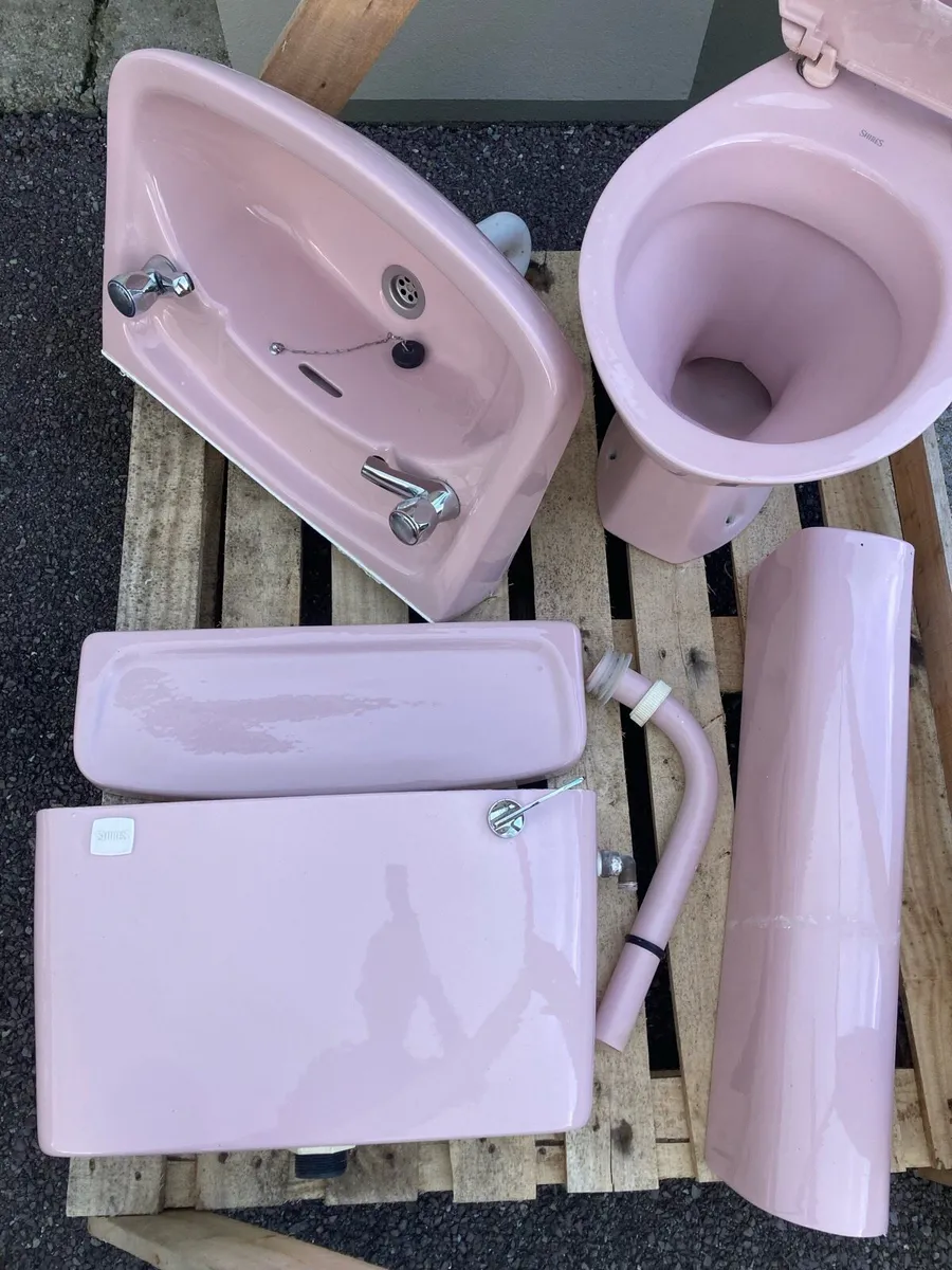 Shires pink bathroom set - Image 2
