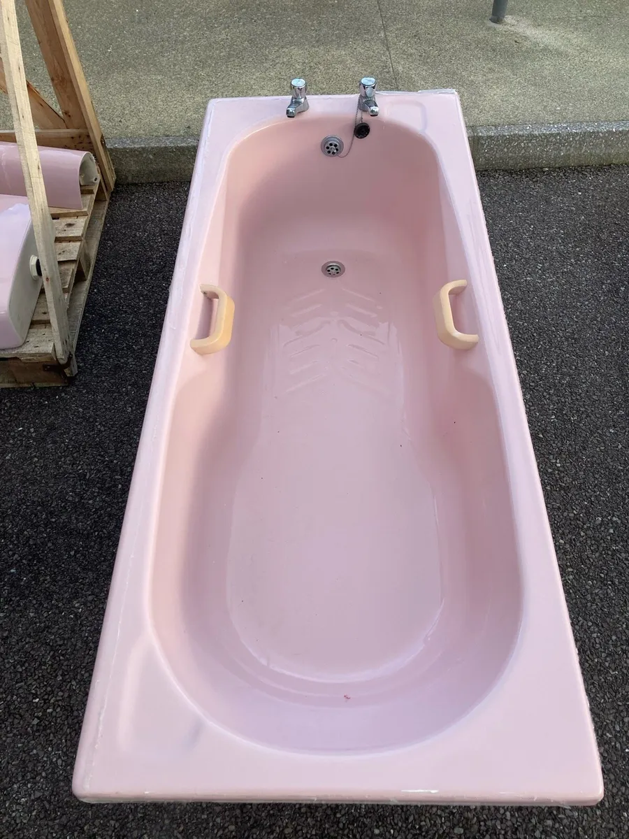 Shires pink bathroom set - Image 4