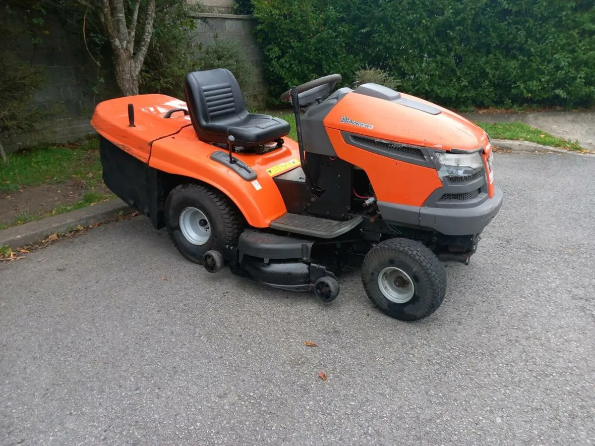 Ride on lawnmower - Image 1