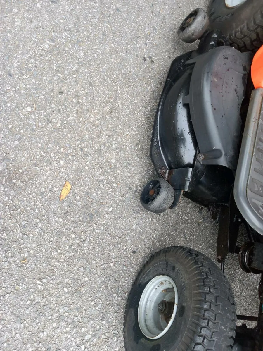 Ride on lawnmower - Image 4
