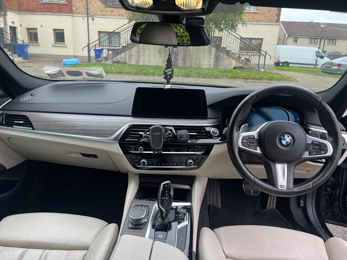 BMW 520d 2017 - Image 2