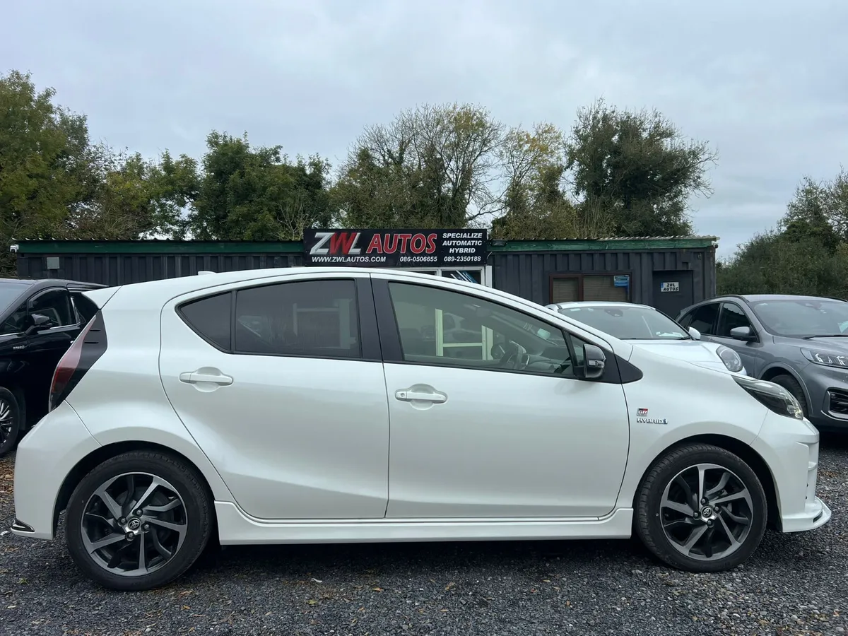 19 Toyota Aqua GR-sport - Image 4