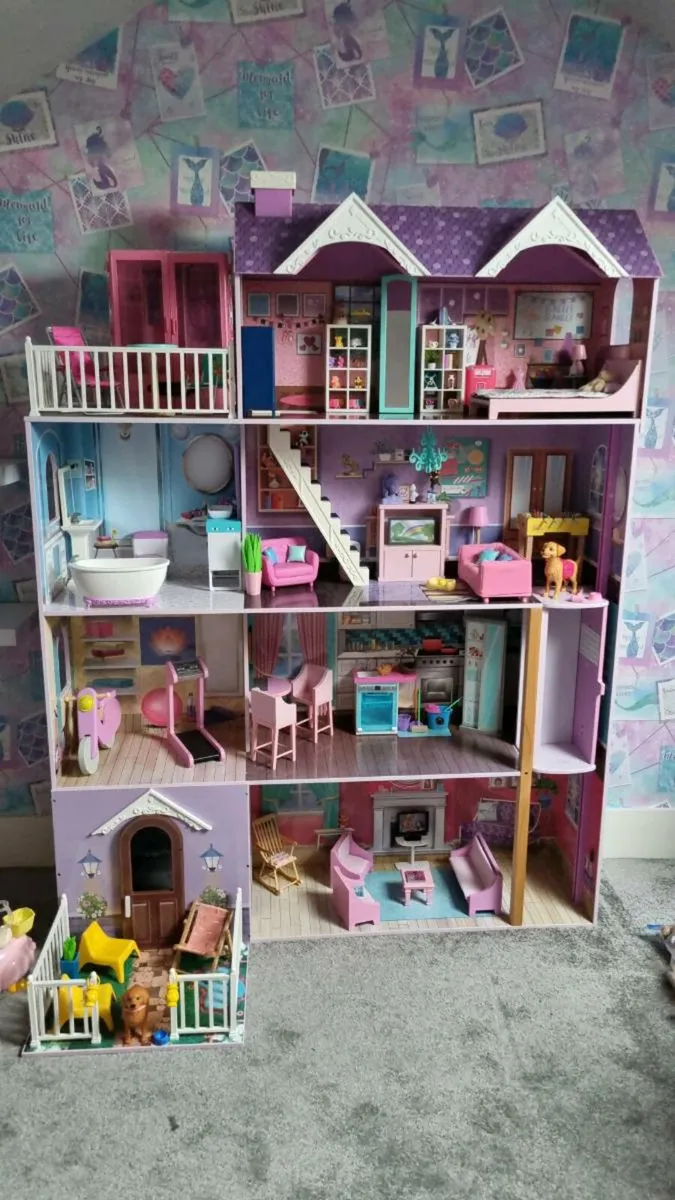 Large Wooden Dolls House, fully furnished - Image 2