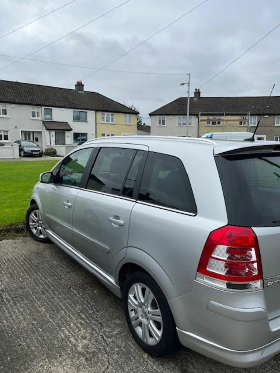 Vauxhall Zafira 2011 - Image 1