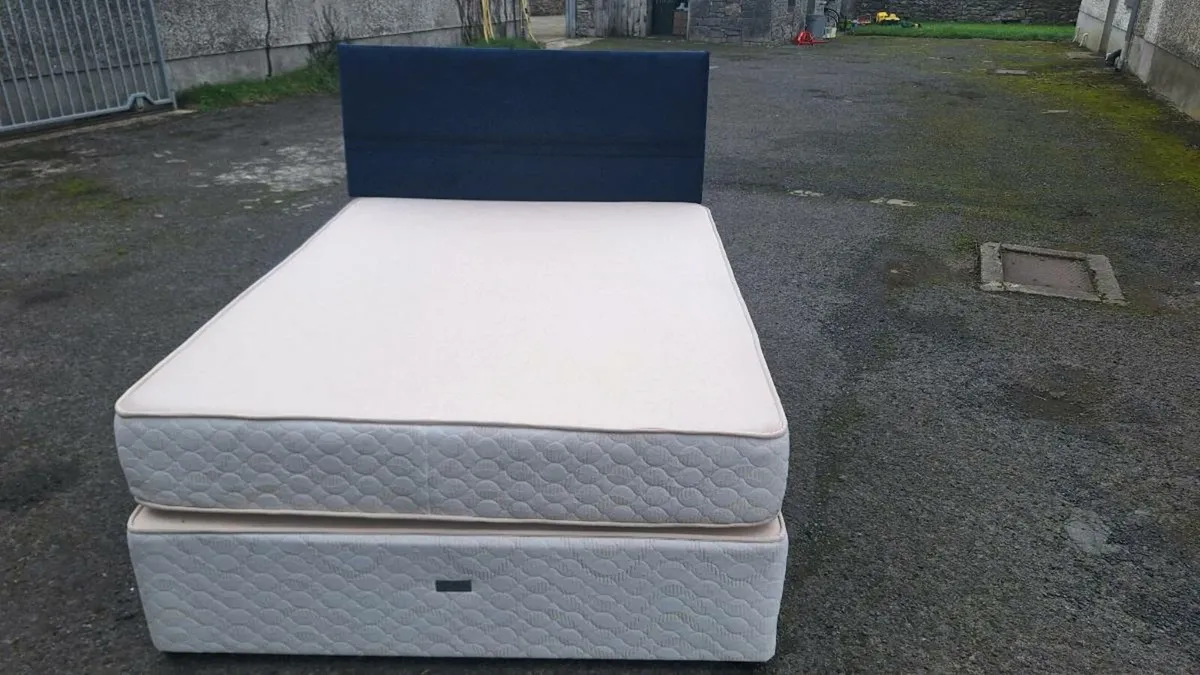 Bed - Image 1