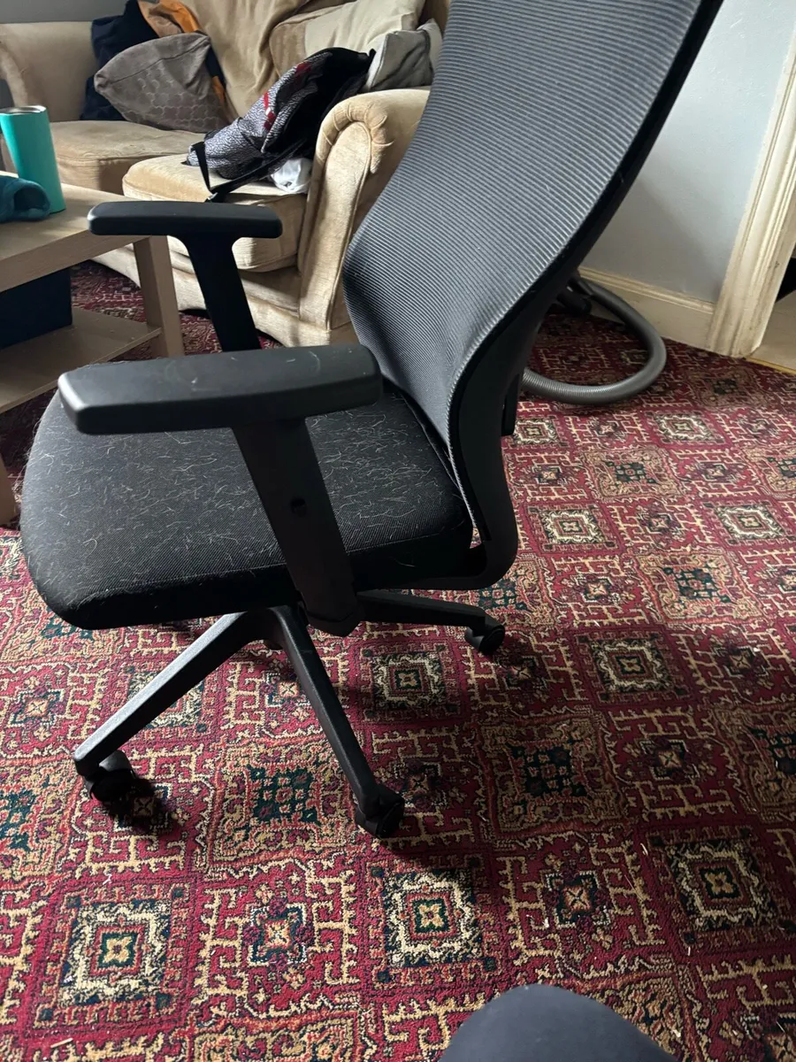Office chair - Image 1