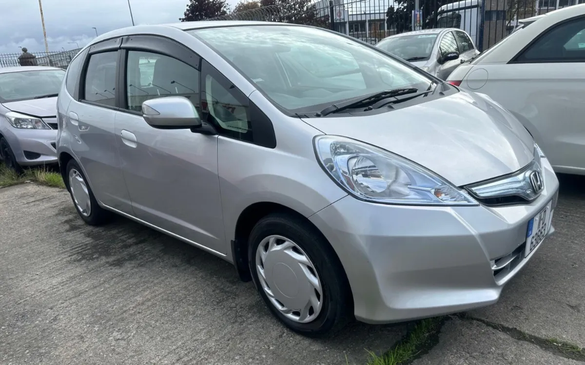 Honda Fit 2011 Automatic/ New Nct/ warranty - Image 2