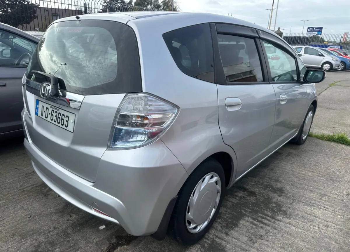 Honda Fit 2011 Automatic/ New Nct/ warranty - Image 4
