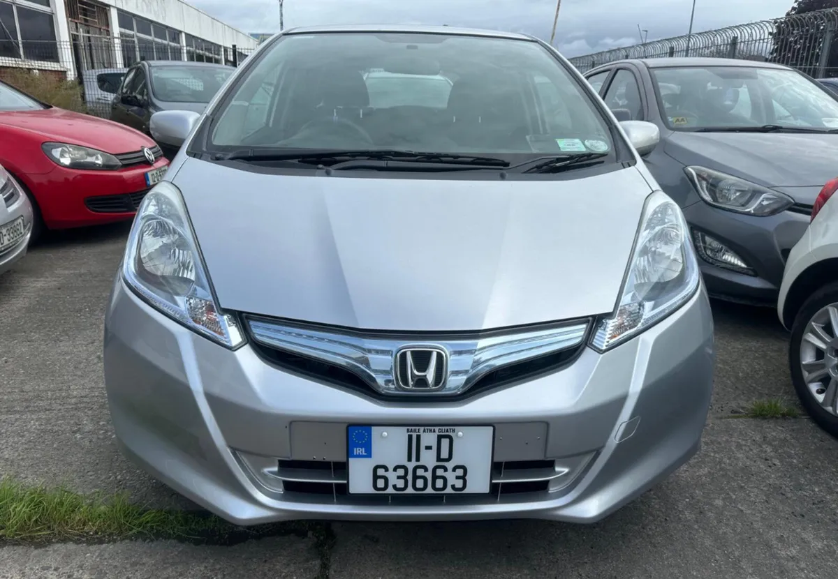 Honda Fit 2011 Automatic/ New Nct/ warranty - Image 3
