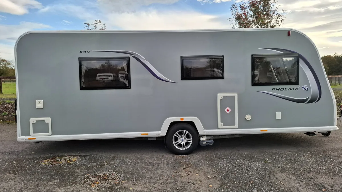 Bailey Phoinex Island bed caravan - Image 2