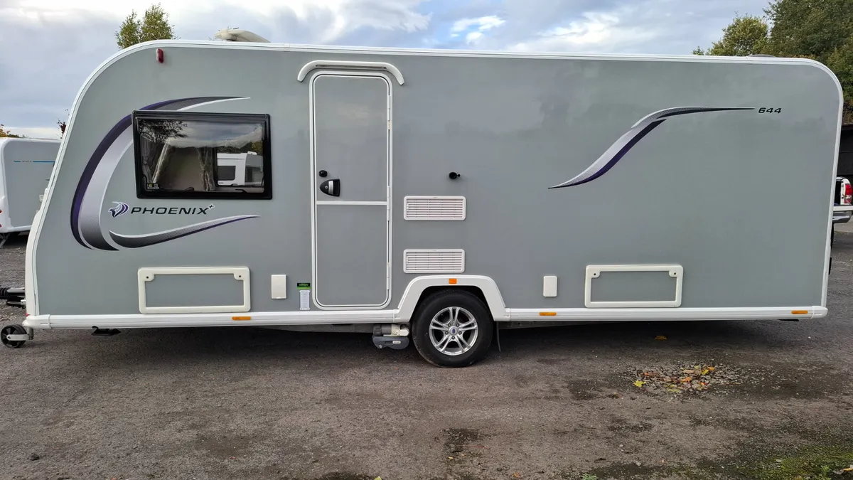 Bailey Phoinex Island bed caravan - Image 3