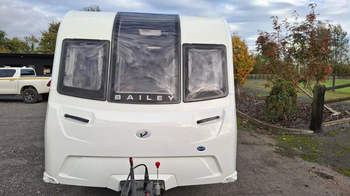 Bailey Phoinex Island bed caravan - Image 1