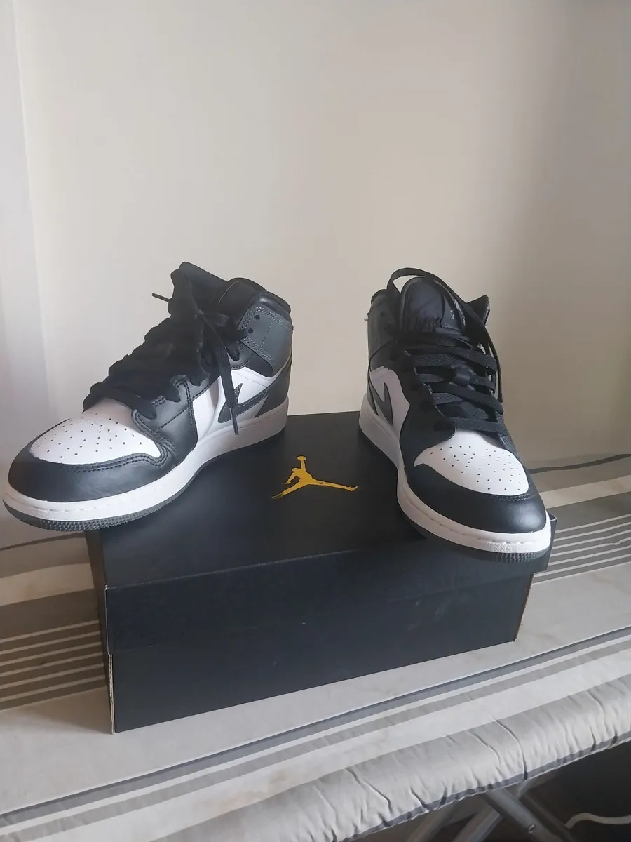 NIKE Air Jordans - Image 2