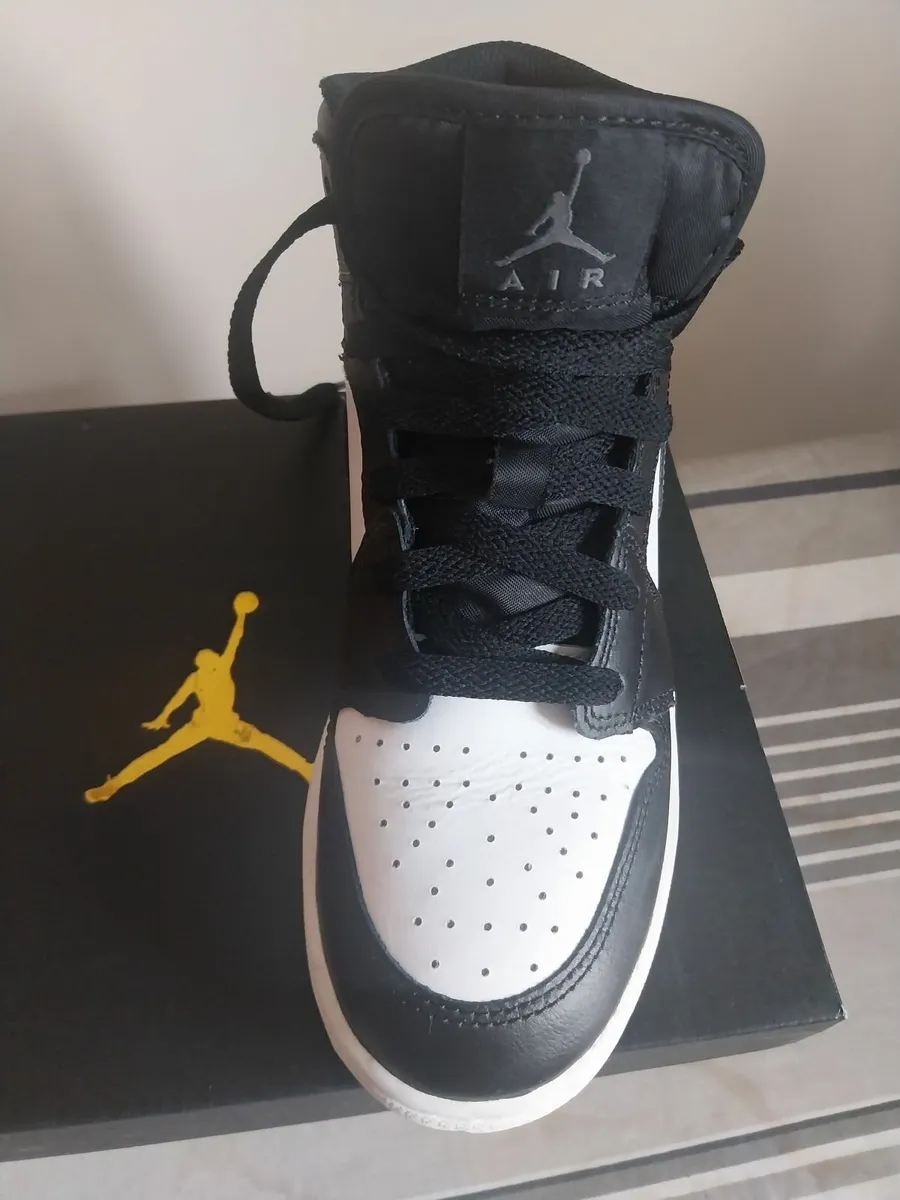 NIKE Air Jordans - Image 3