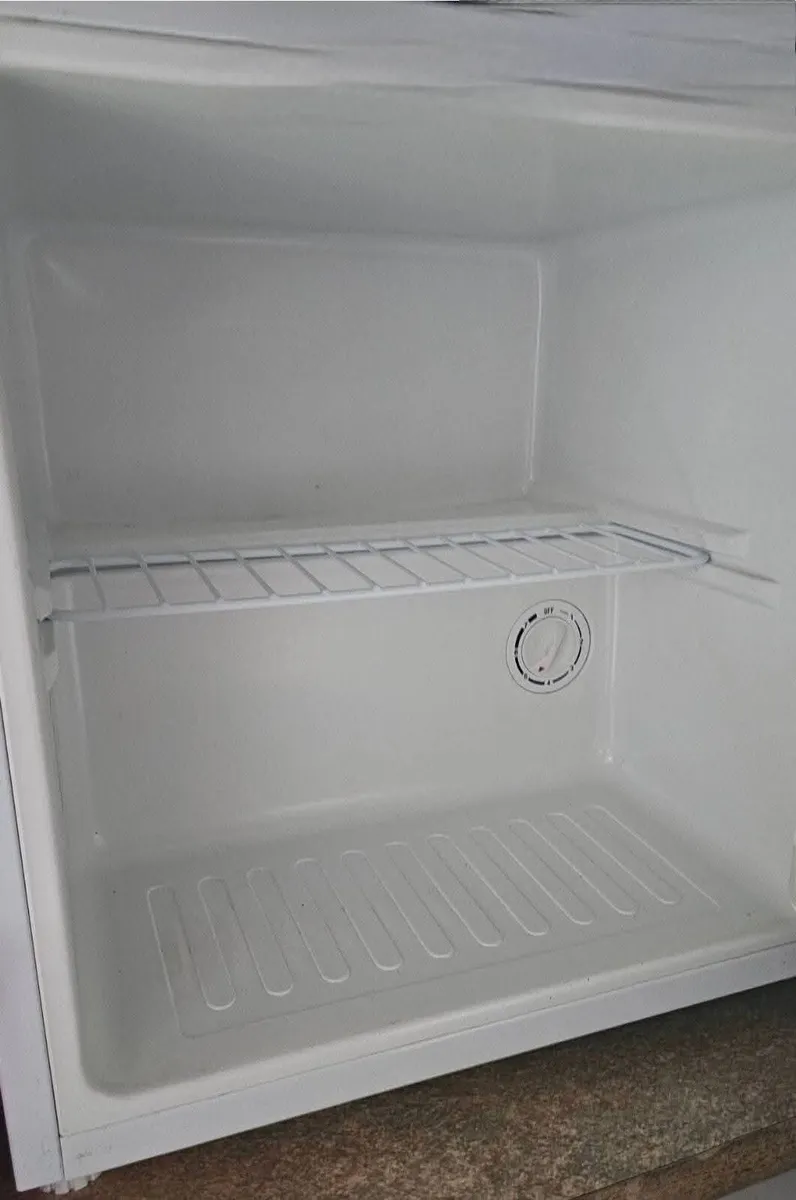 Table Top Fridge In Excellent Condition €80 - Image 2