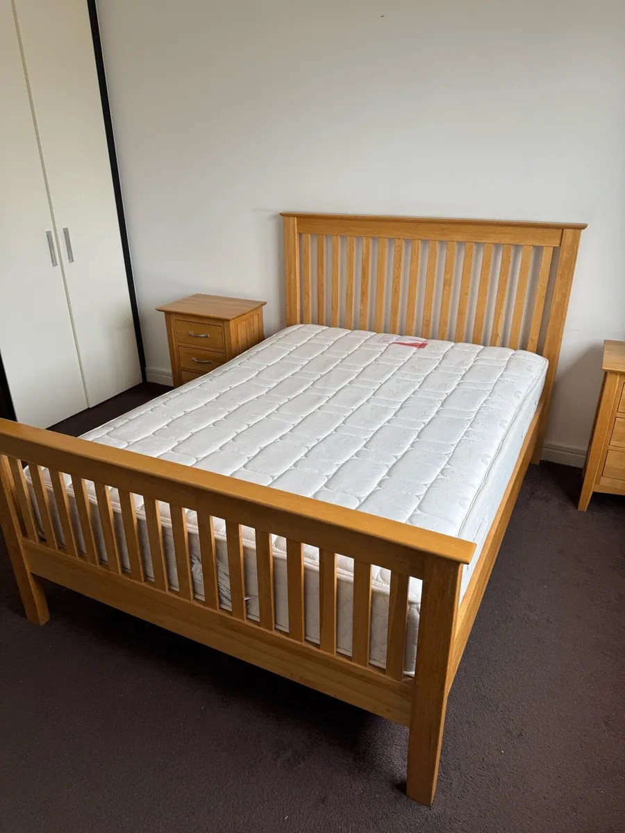 Bed room furniture set - Image 1