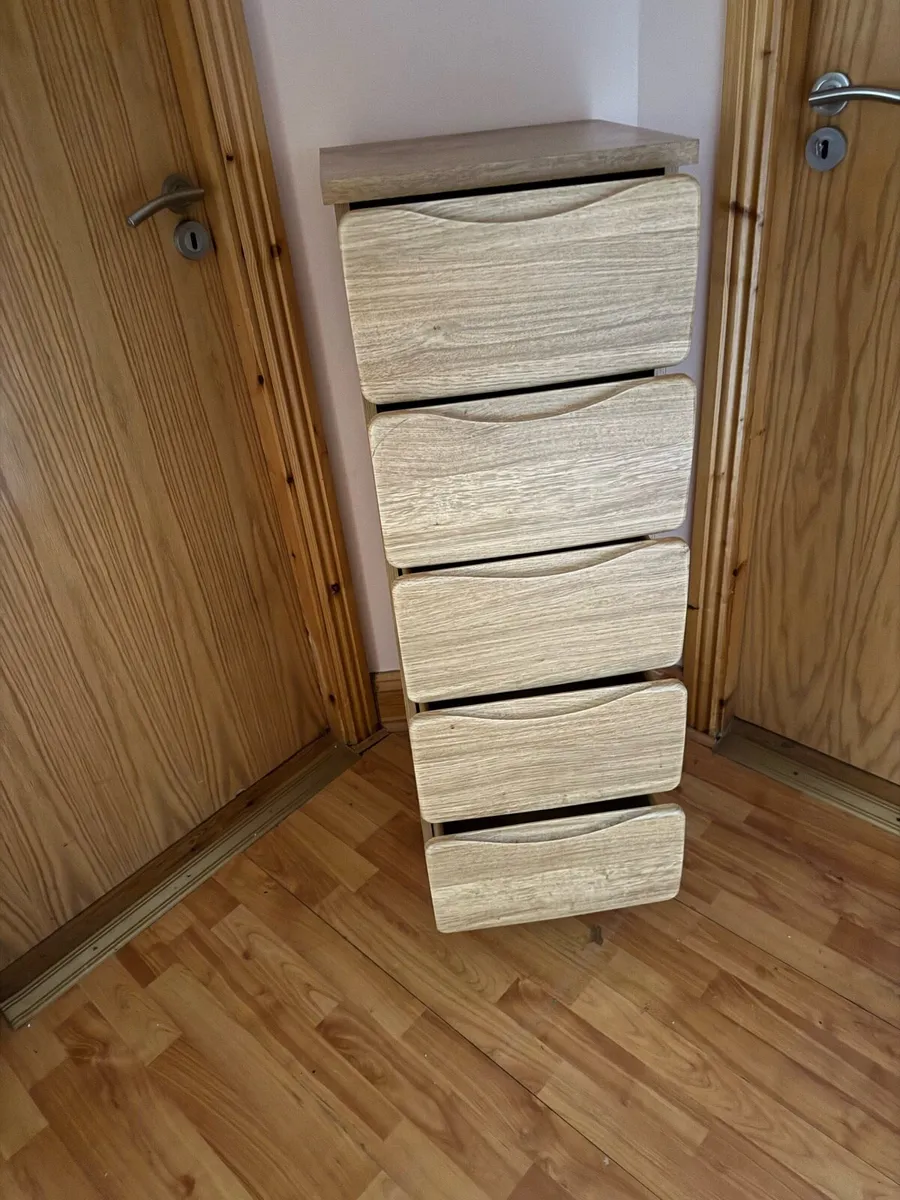 Chest of drawers