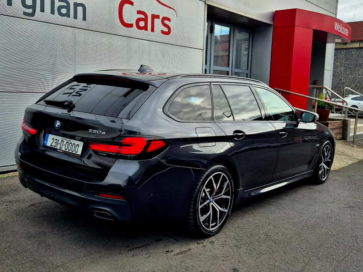 2023 BMW 530e M Sport Pro Plug in Hybrid Touring - Image 2
