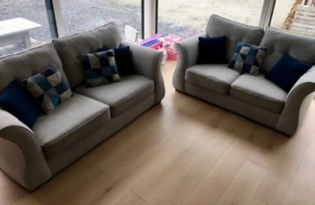 Couch - Image 4