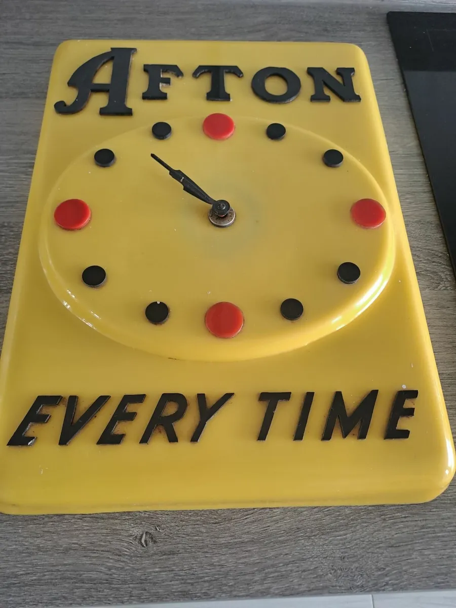 Old electric clock - Image 1