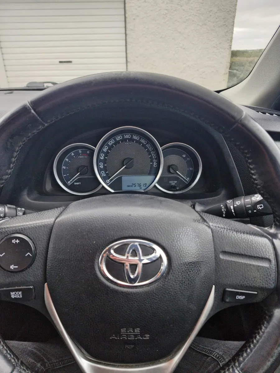 Toyota Auris 2015 - Image 4