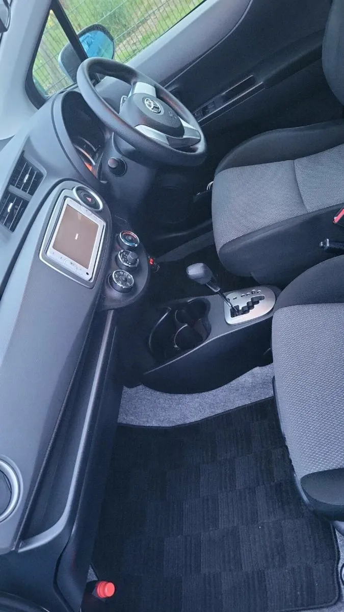Toyota Vitz 2013 AUTOMATIC LOW MILEAGE - Image 3