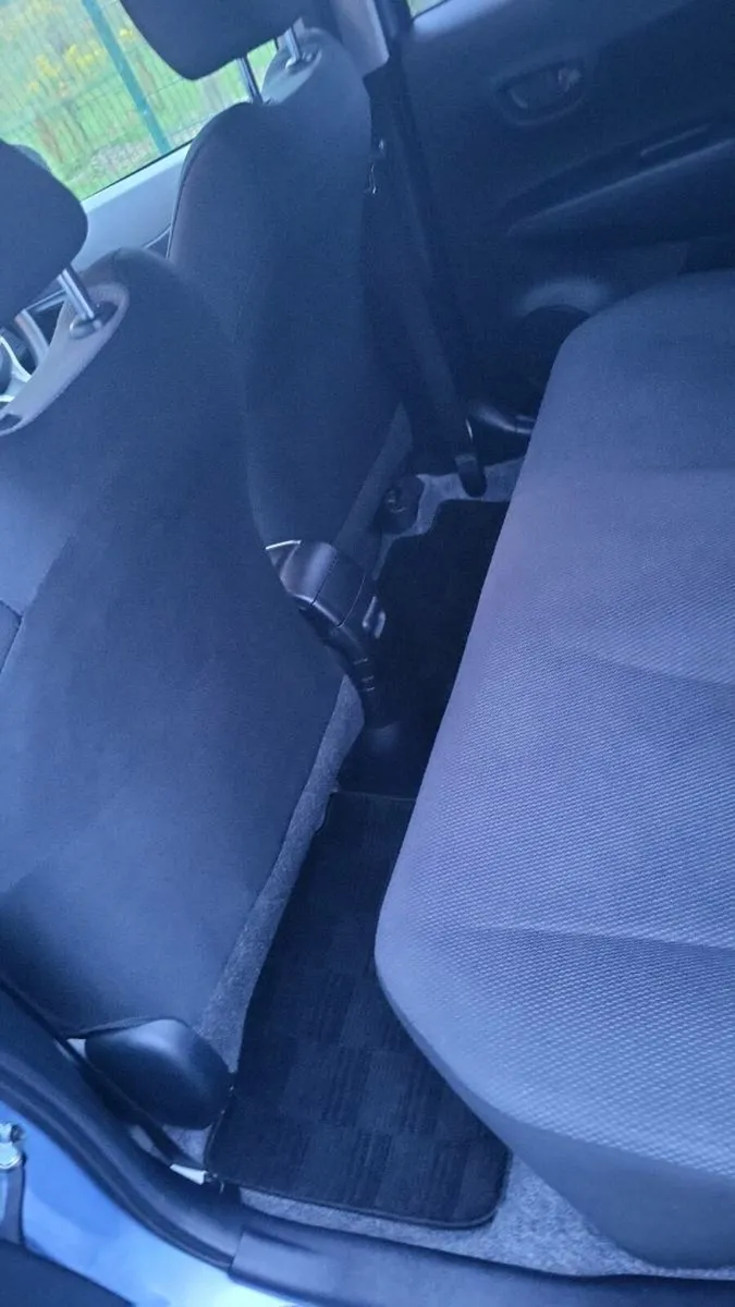 Toyota Vitz 2013 AUTOMATIC LOW MILEAGE - Image 4