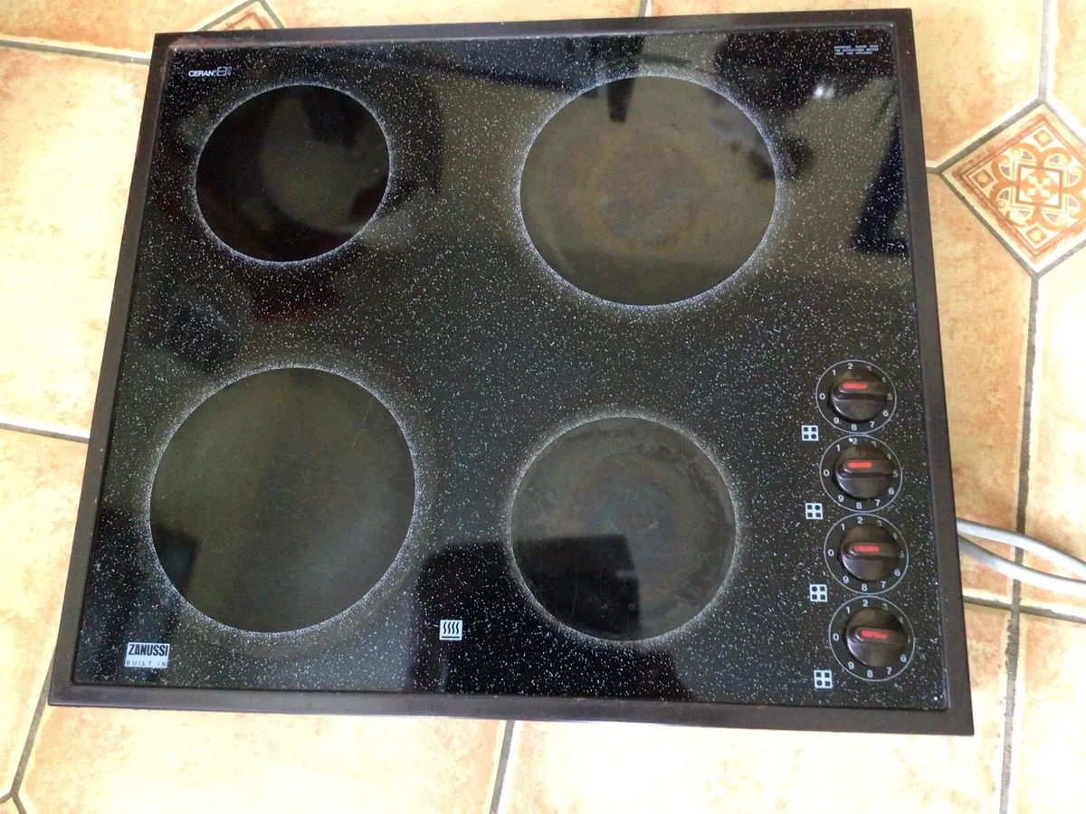 Oven and hob - Image 1