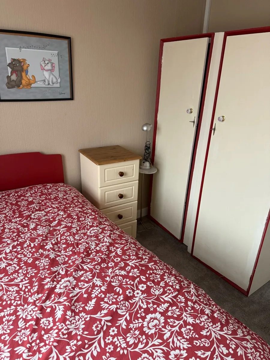 Bedroom contents - Image 2