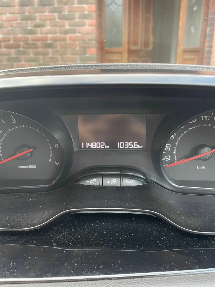 Peugeot 208 2013 - Image 2