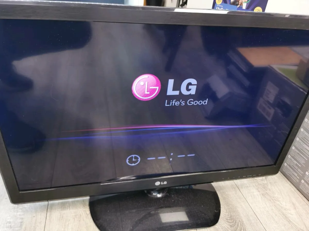 LG TV 32 inch - Image 1