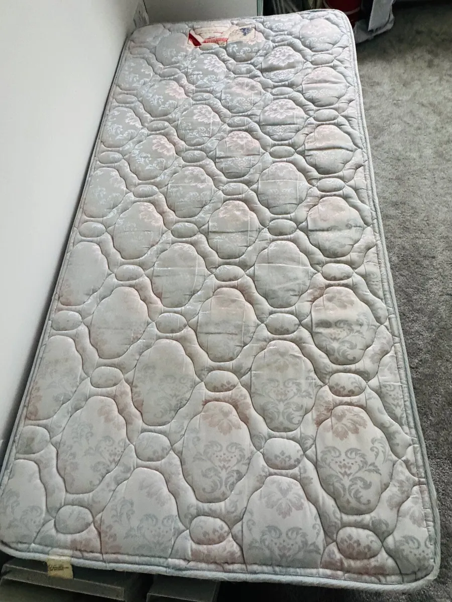 Bed with storage - Image 1
