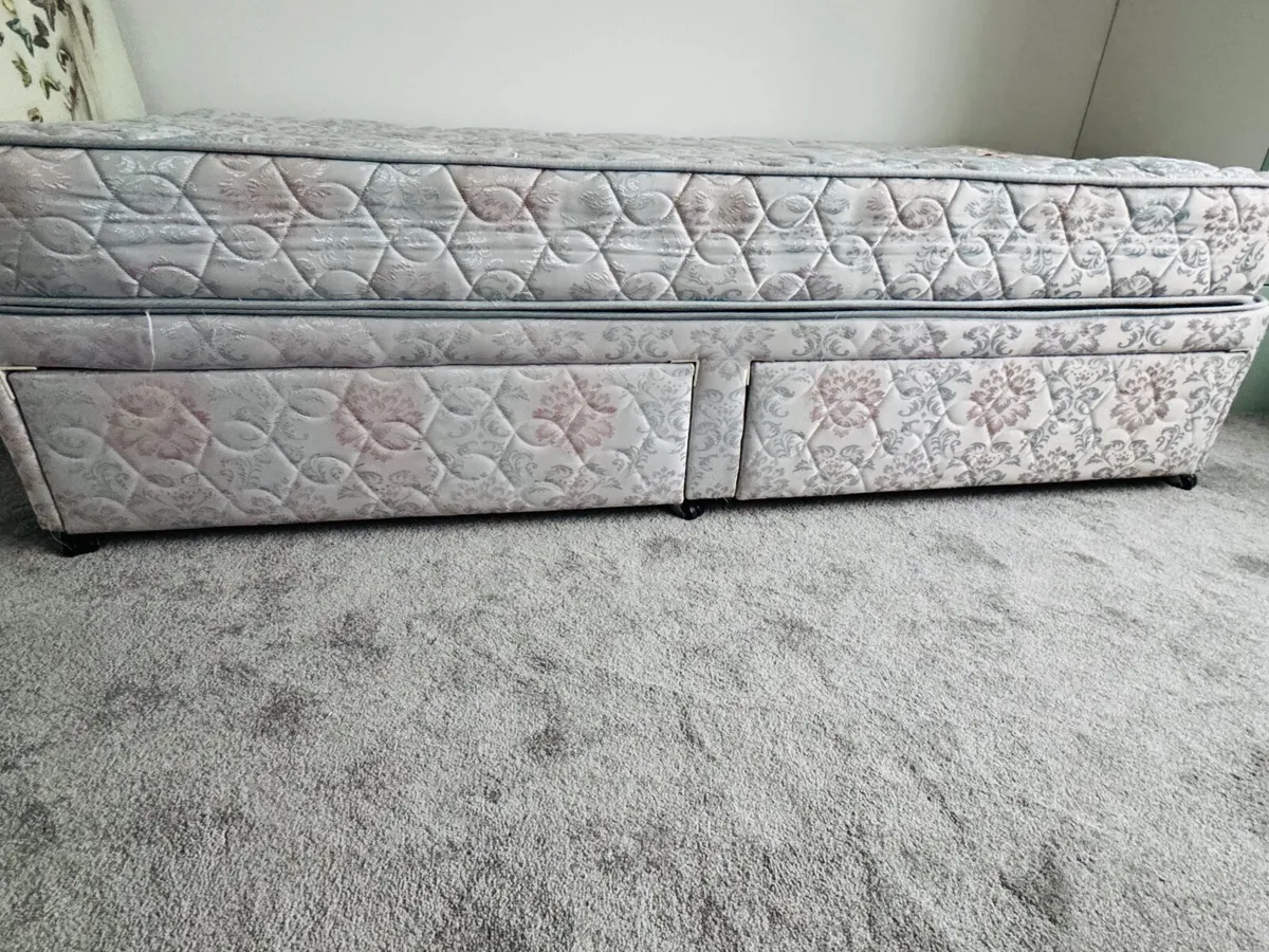 Bed with storage - Image 2