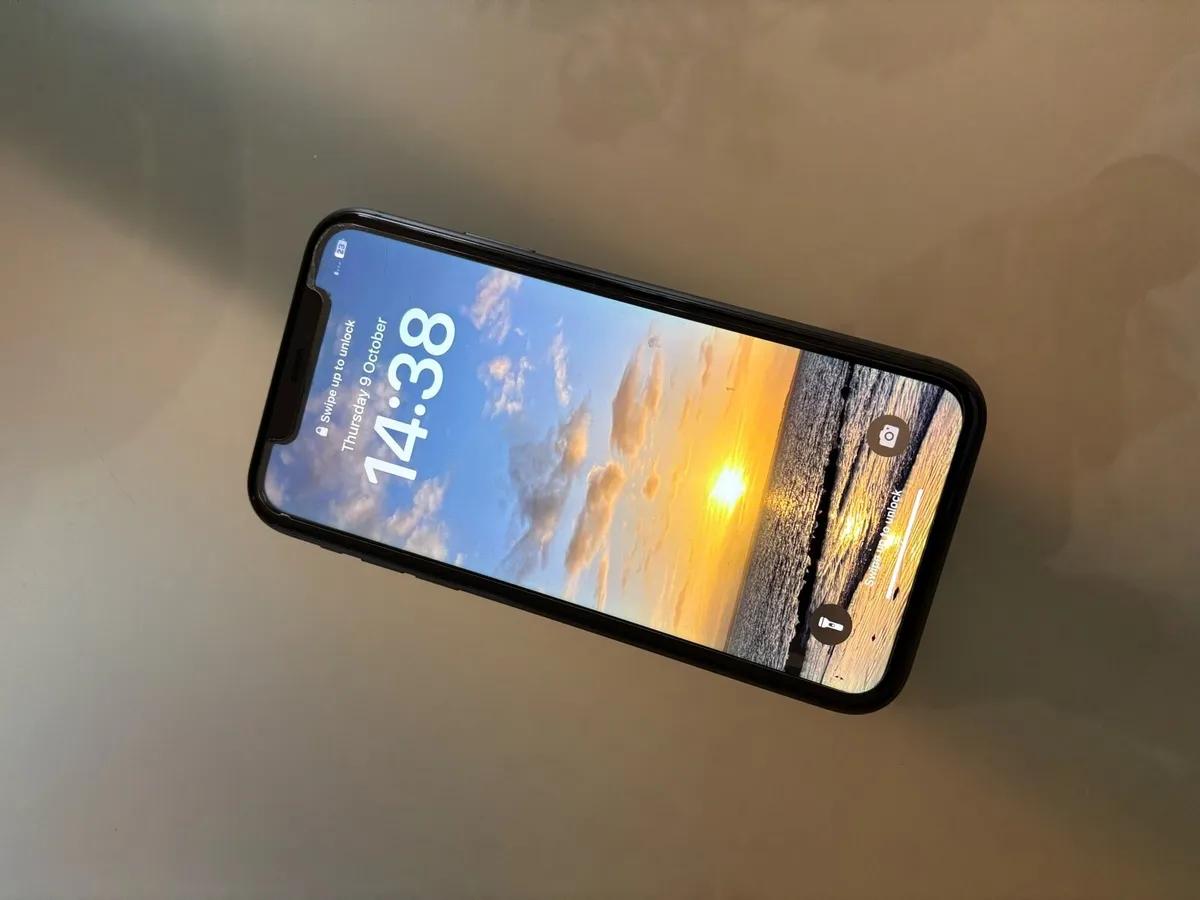 iPhone 11 - Image 1