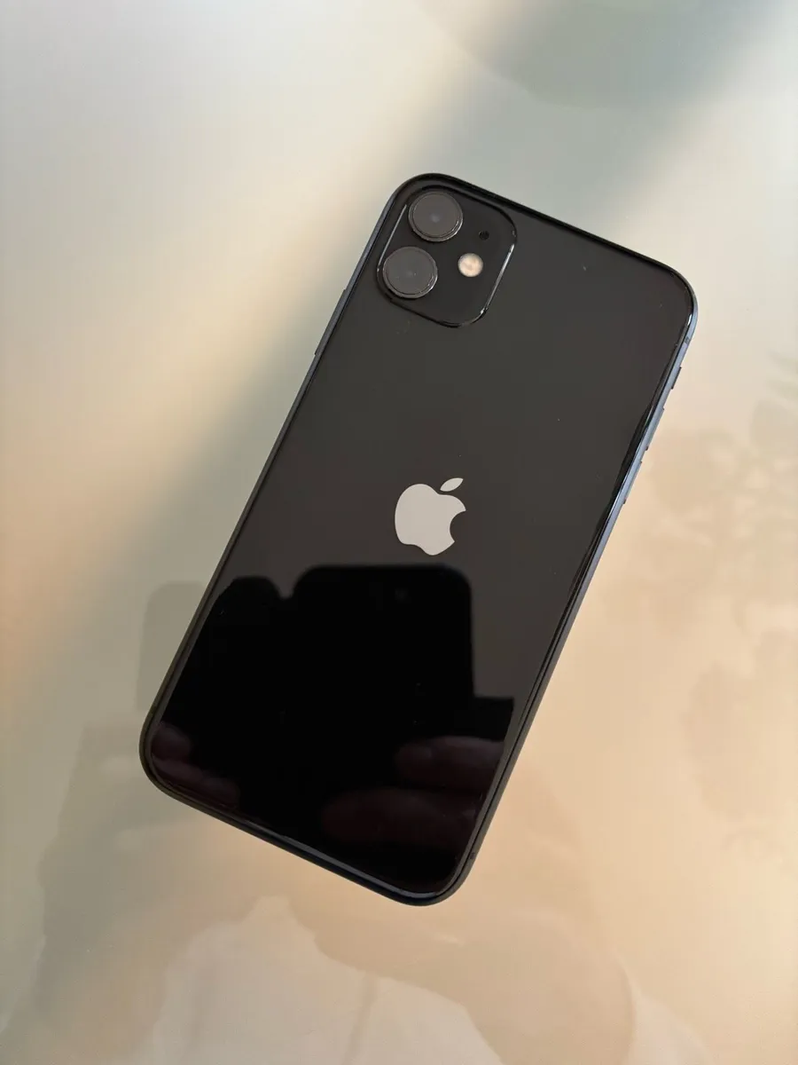 iPhone 11 - Image 2