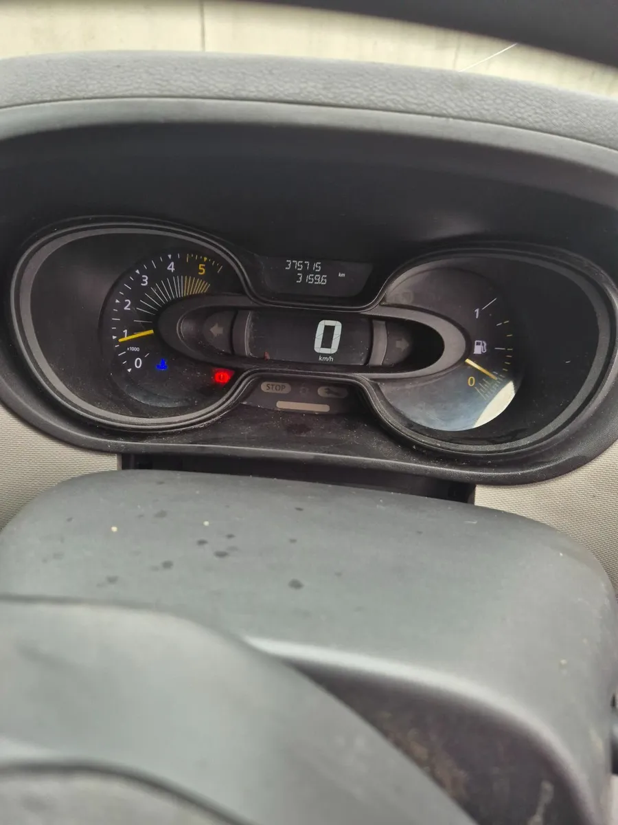 Renault Trafic 2016 - Image 2