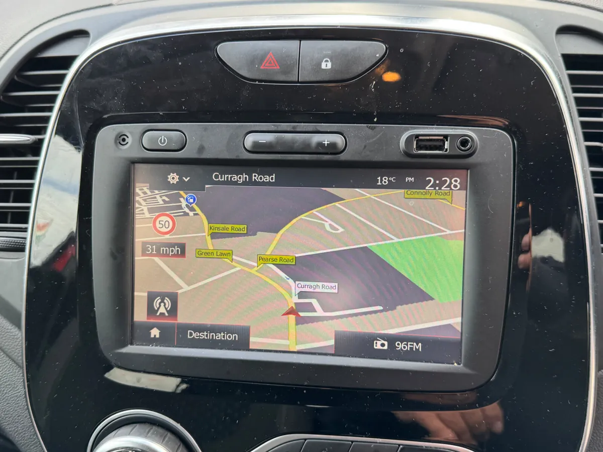 Renault Captur Dynamique High spec - Image 4