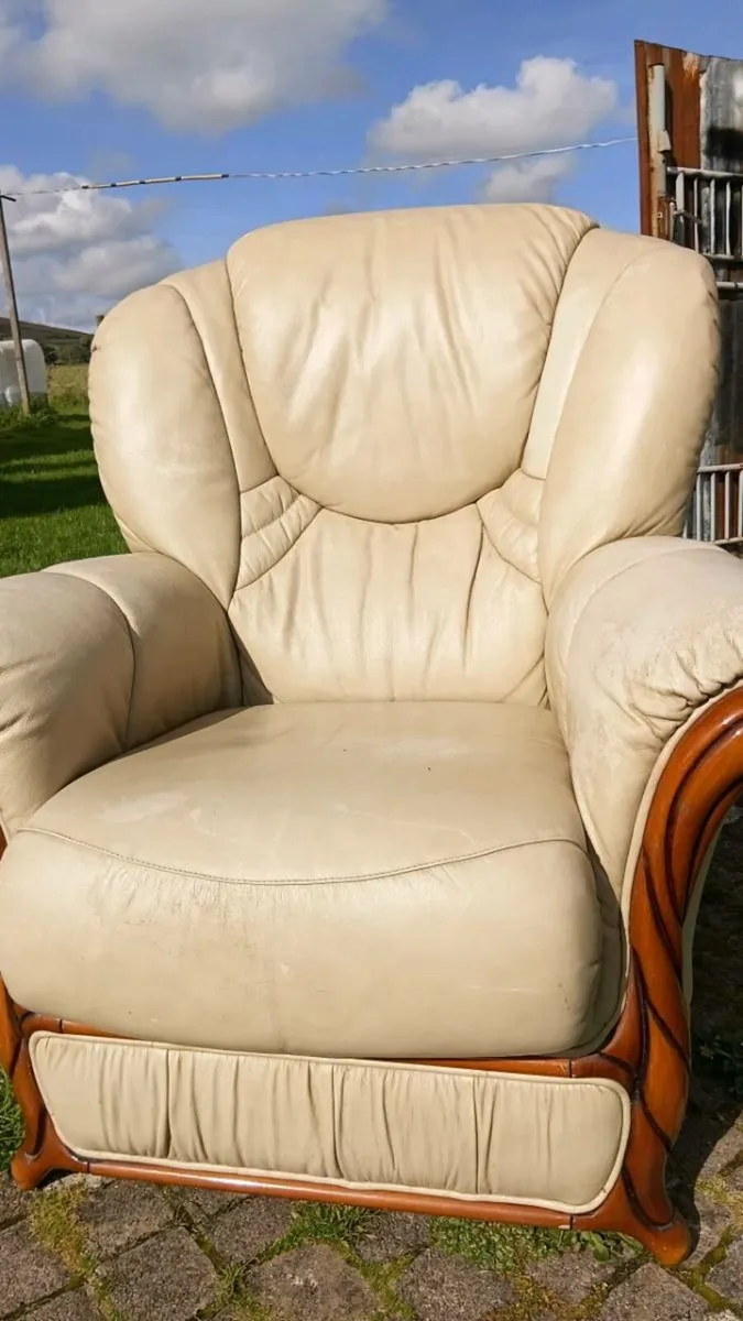 Free couch 2 armchair - Image 2