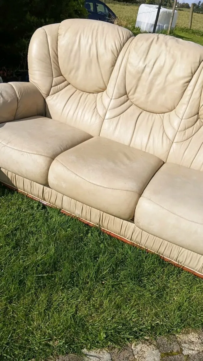 Free couch 2 armchair - Image 3