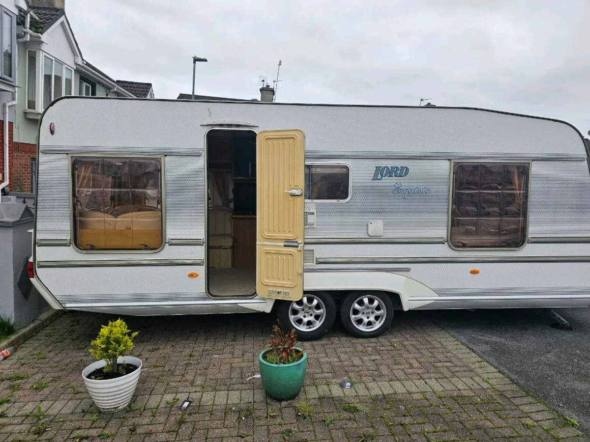 Lmc caravan - Image 1