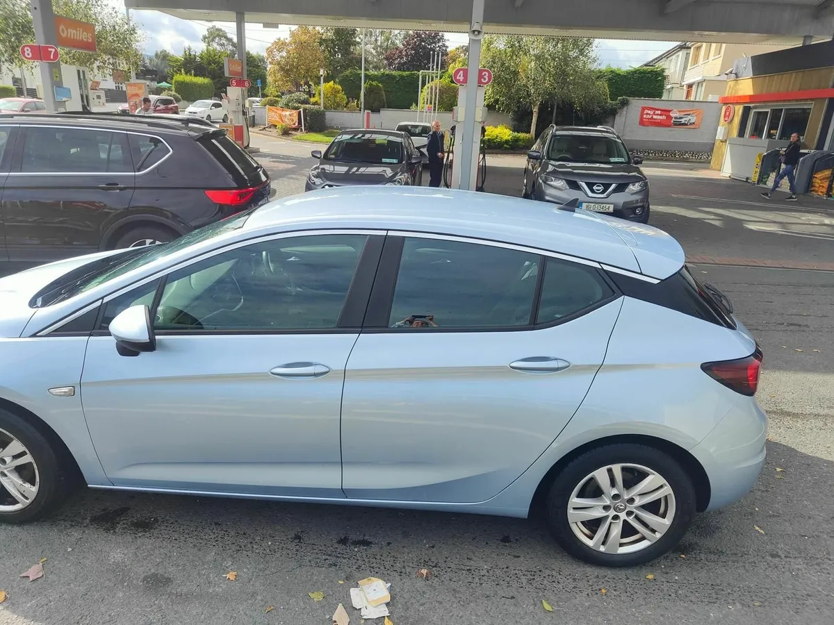 Opel Astra 2017 - Image 2