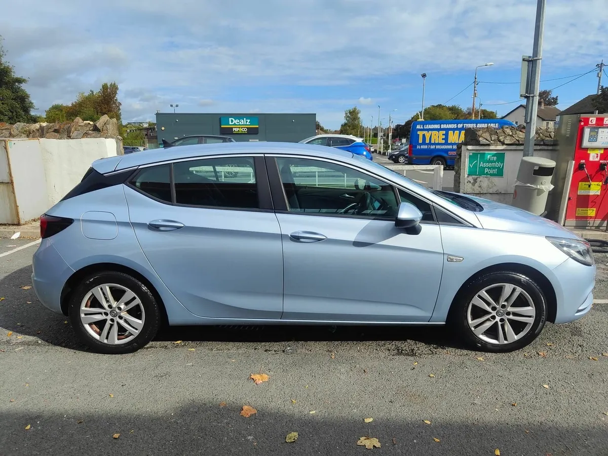 Opel Astra 2017 - Image 1