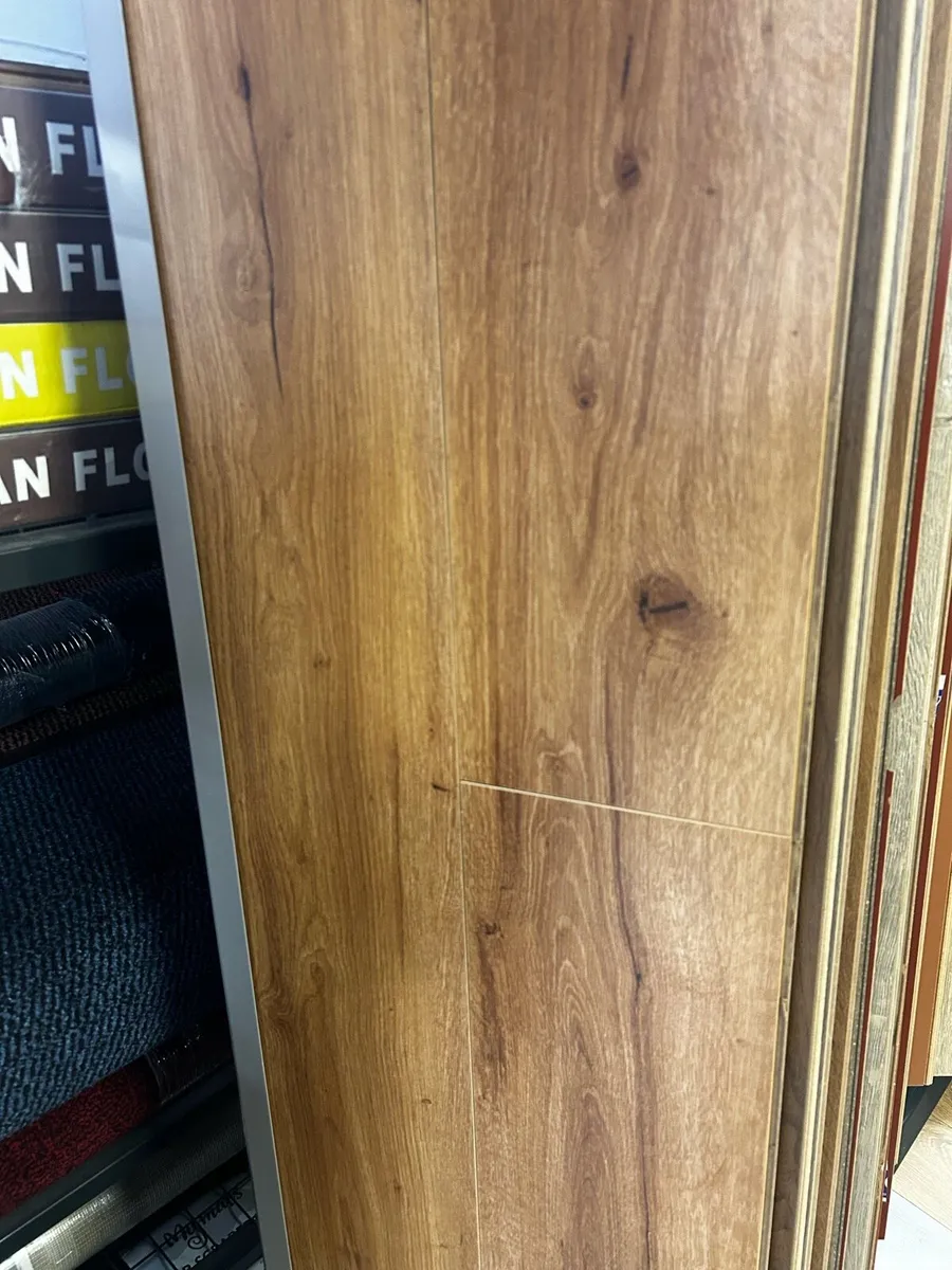 8mm AC4 Laminate Flooring only €7yd ! - Image 3