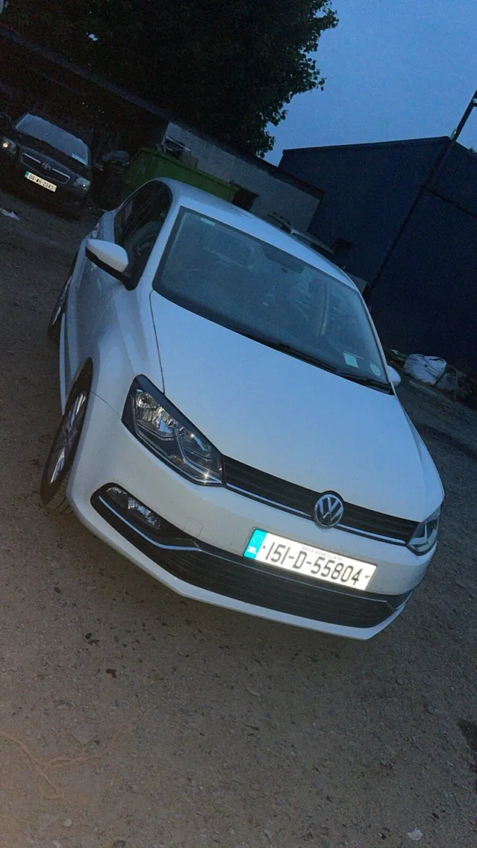 2015 Volkswagen Polo - Image 2