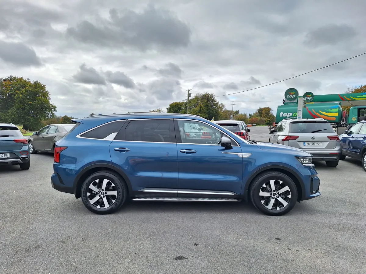 Kia Sorento 2.2 K4 *Top Spec/Sunroof/Leather - Image 3