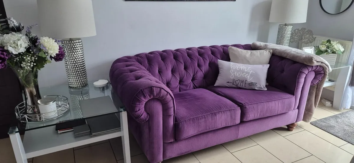 LIKE NEW 2 SEATER SOFA EX ARNOTTS - Image 1
