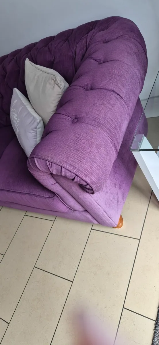 LIKE NEW 2 SEATER SOFA EX ARNOTTS - Image 2