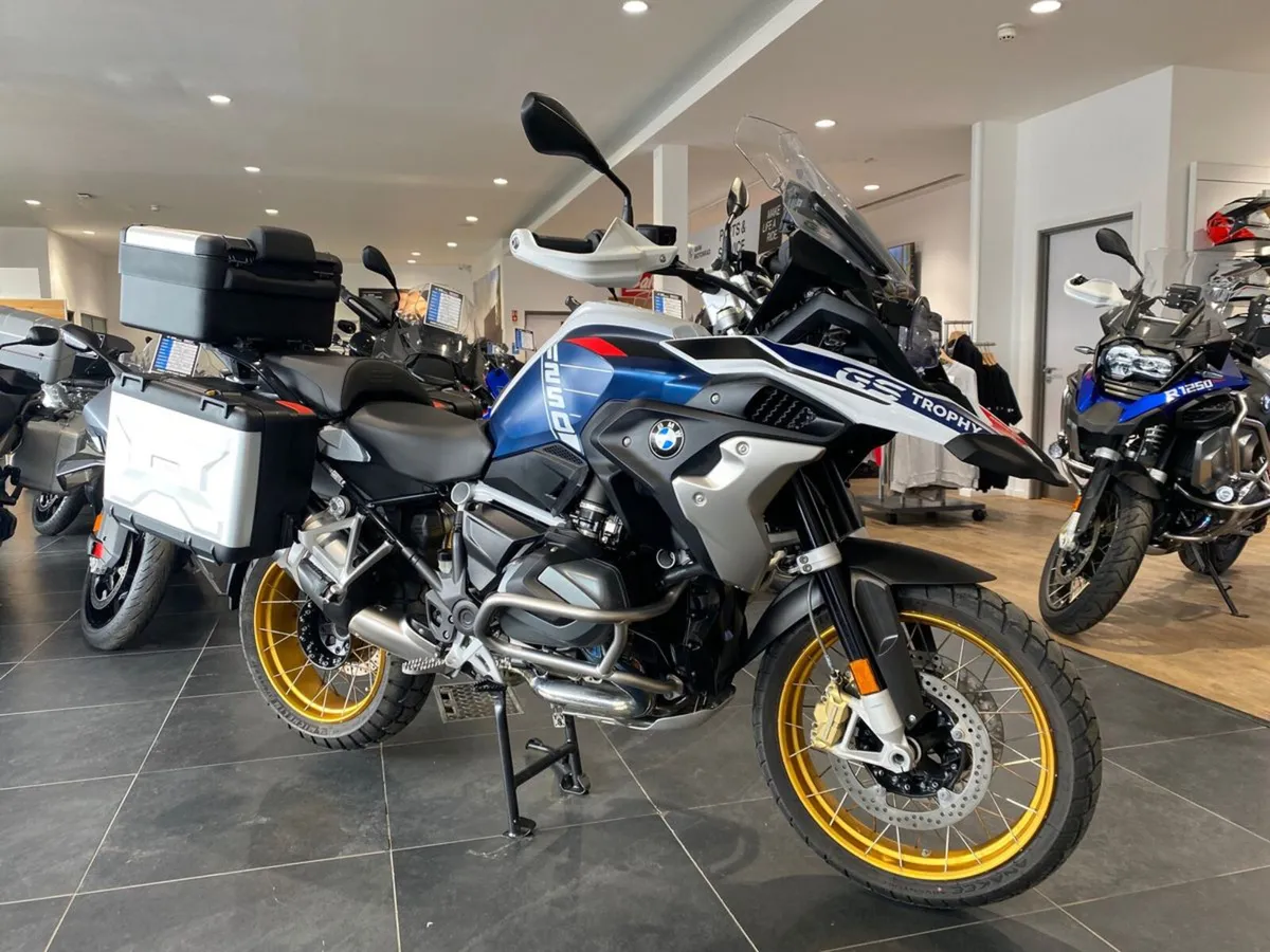 2023 BMW R1250GS TE with Luggage & Crash Bars! - Image 3