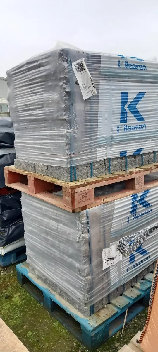 Decorative Stone , Paving Brick & Flag Clearance - Image 1