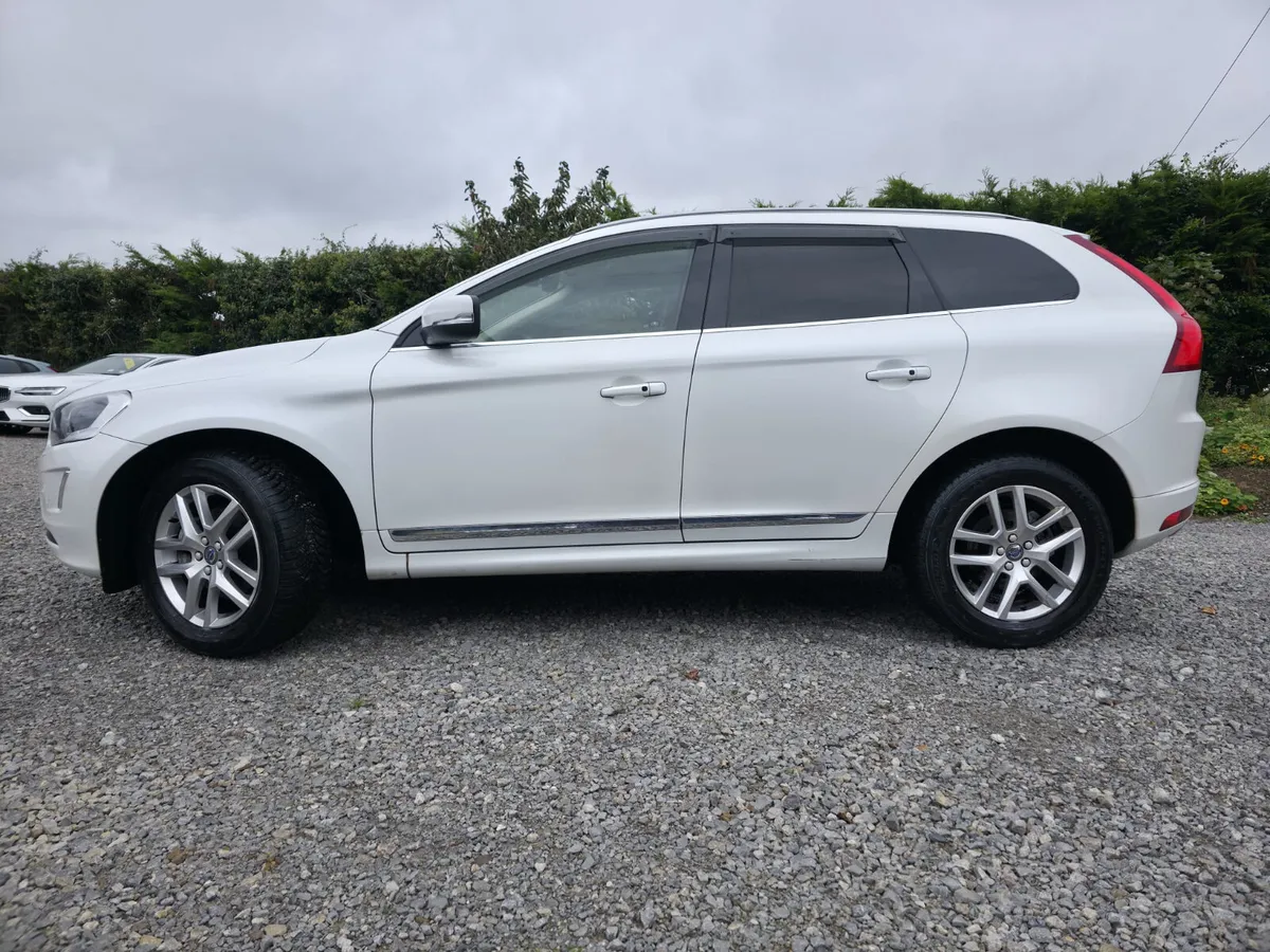 Volvo XC60 2017 - Image 2